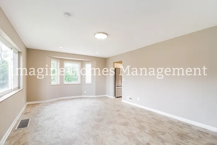 3 bed, 2.0 bath, 1866 sqft, $2,799 — Photo 3