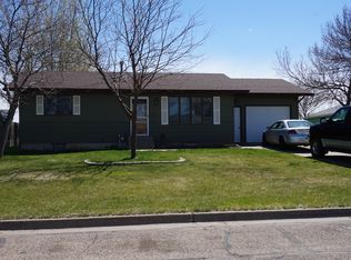 53 McDougall Dr, Bismarck, ND 58504