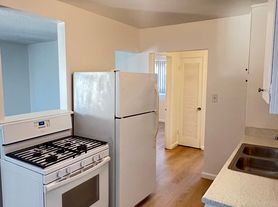 5804 Gage Ave (RR), 7
