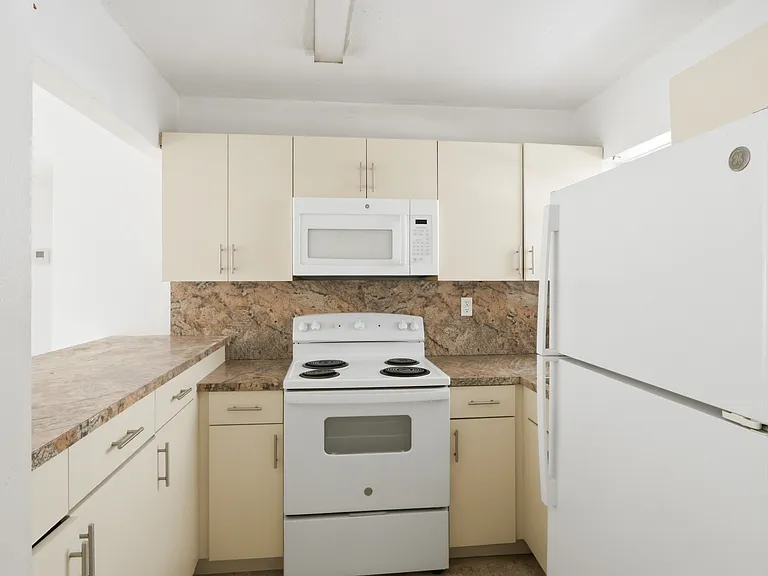 405 W 11th St #5 — Photo 5