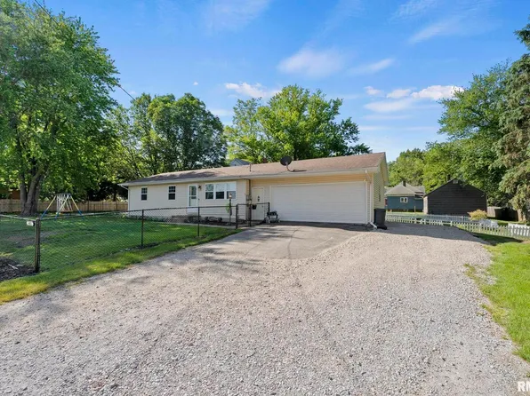 402 NW 6th St, Aledo, IL 61231