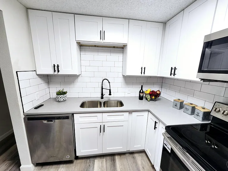 1723 Robb St — Photo 8
