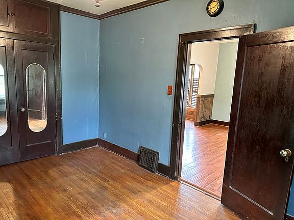 3rd image of 760 N Columbia Ave