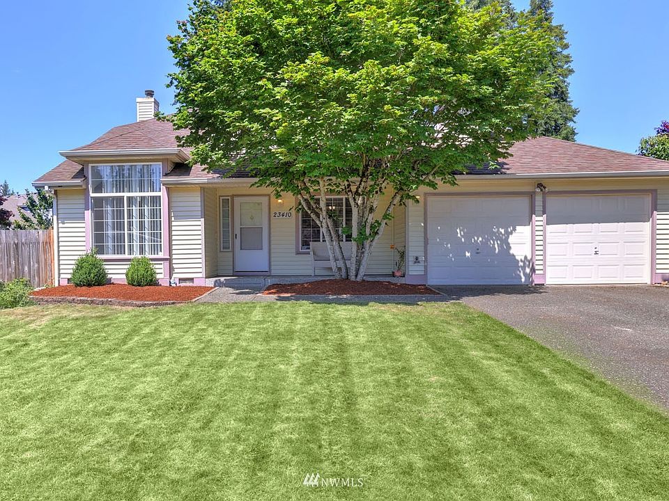 Welcome Home to Valley Green! Cul-de-sac home with a huge fully-fenced yard!