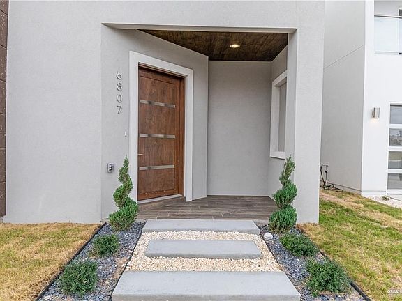 3rd image of 6807 N 11th Ln