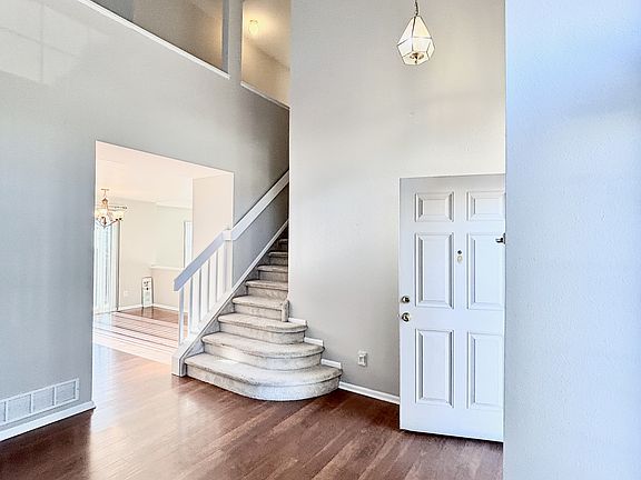 Living Room high ceiling