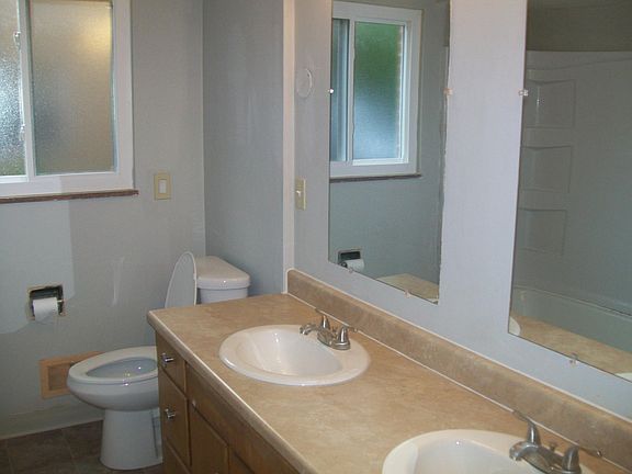 5th image of 155 Broadmeadows Blvd