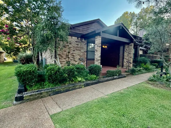 52 Cascades Cir W, Clinton, MS 39056