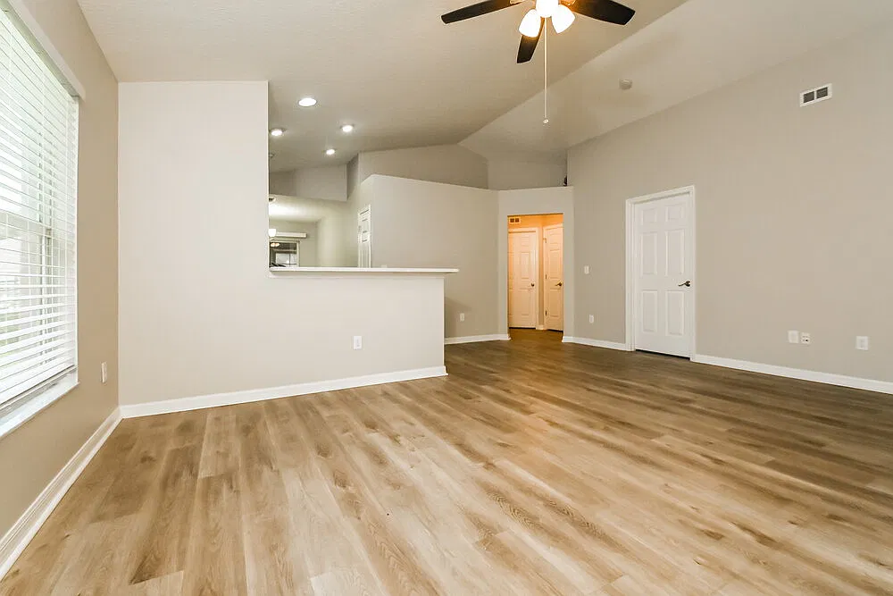 4 bed, 2.0 bath, 1342 sqft, $3,260 — Photo 3