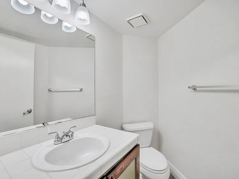 2304 Chatfield Dr — Photo 7