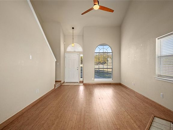 4th image of 10803 Oakwood Cir