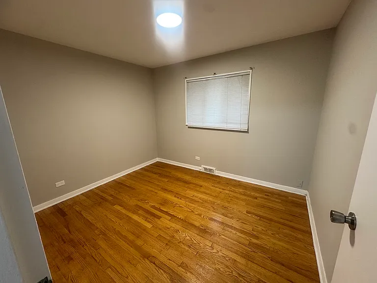 15111 Woodlawn Ave — Photo 9