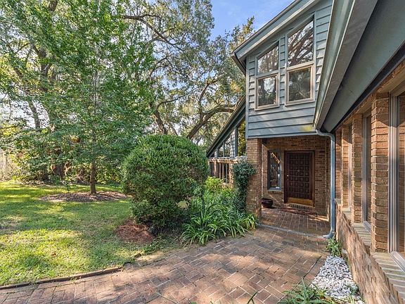 3rd image of 2135 Orleans Dr