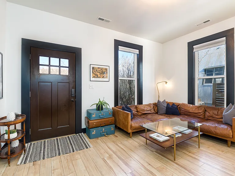 521 E Spruce St — Photo 19