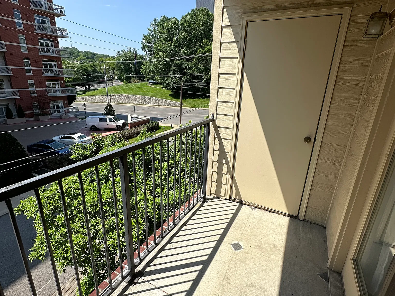 2 bed, 1.5 bath, 1030 sqft, $1,775 — Photo 2