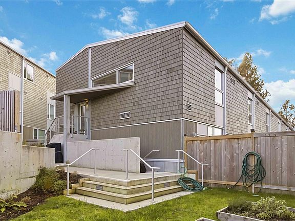 2nd image of 1720 Fairfield Rd #122