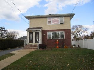 388 W Merrick Rd, Freeport, NY 11520