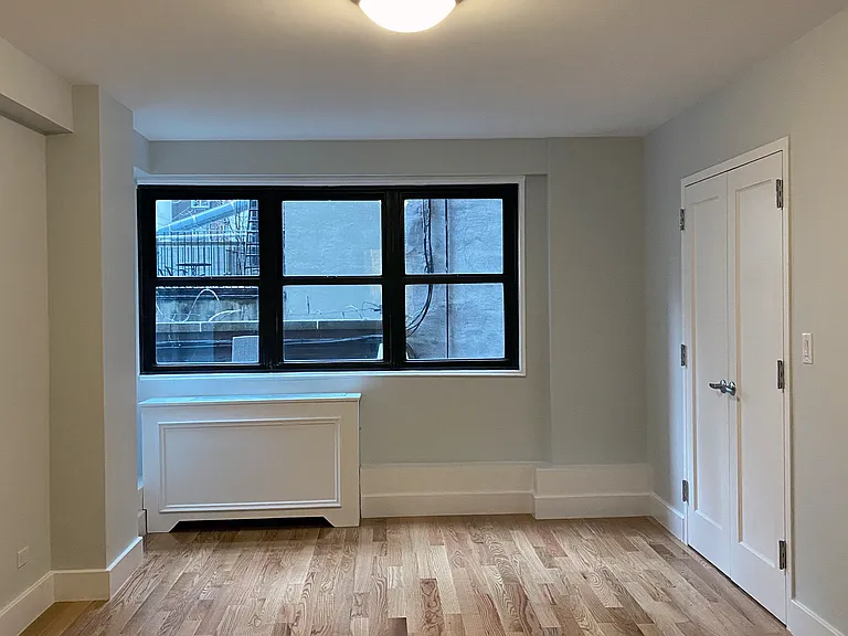 141 E 33rd St #2M — Photo 8