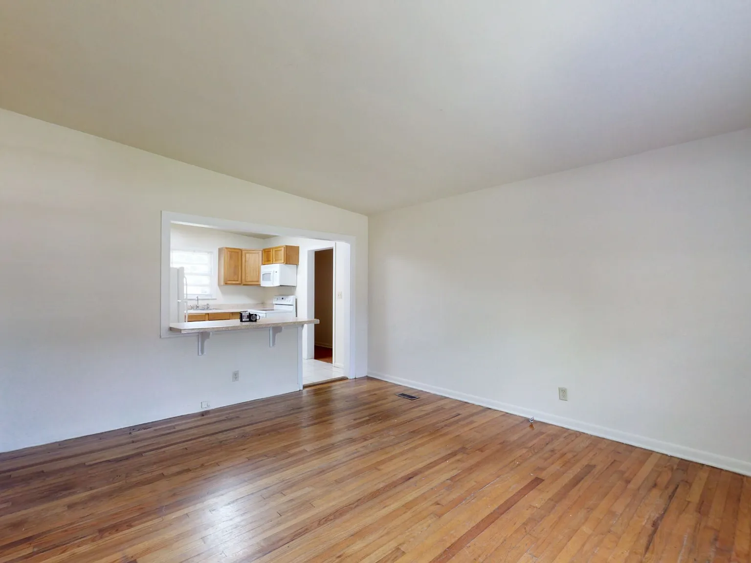 4 bed, 1205 sqft, $2,400 — Photo 4