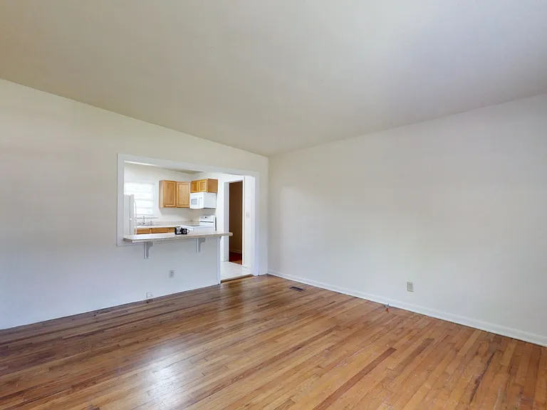 610 Kyle St — Photo 4
