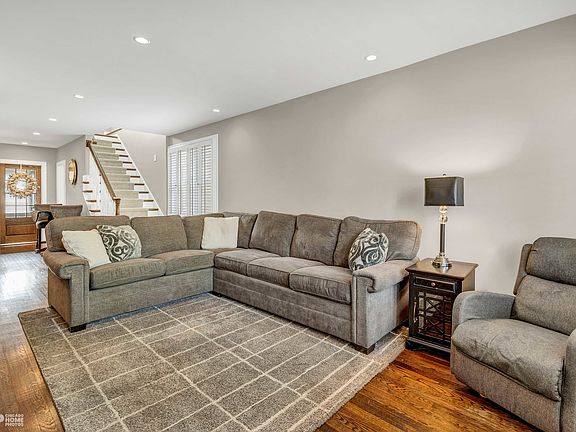 5th image of 5219 N Melvina Ave