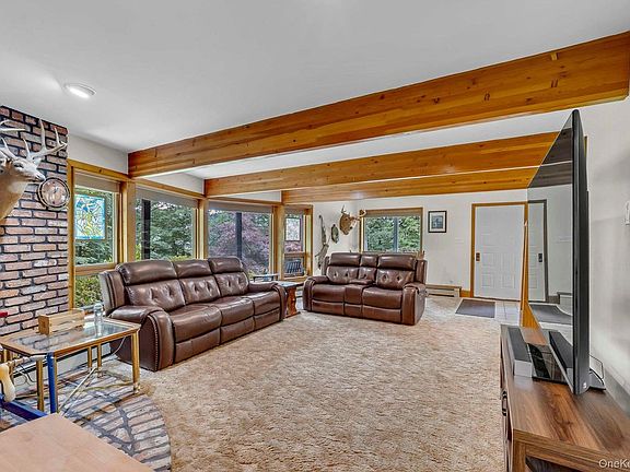 5th image of 20 Deer Ridge Rd
