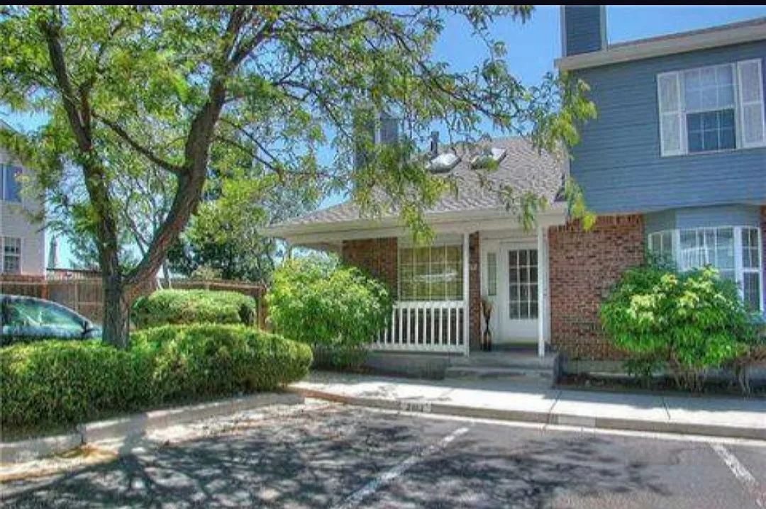 Building Photo - 2162 Giltshire Dr