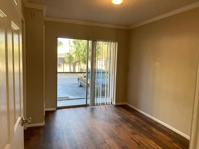 139 Oyster Bay Cir #130 — Photo 5