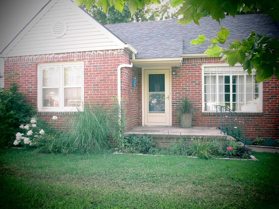 1st image of 1706 S Knoxville Ave