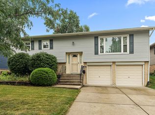 6141 Rob Roy Dr, Oak Forest, IL 60452