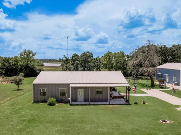 1014 N Shipp St, Madisonville, TX 77864