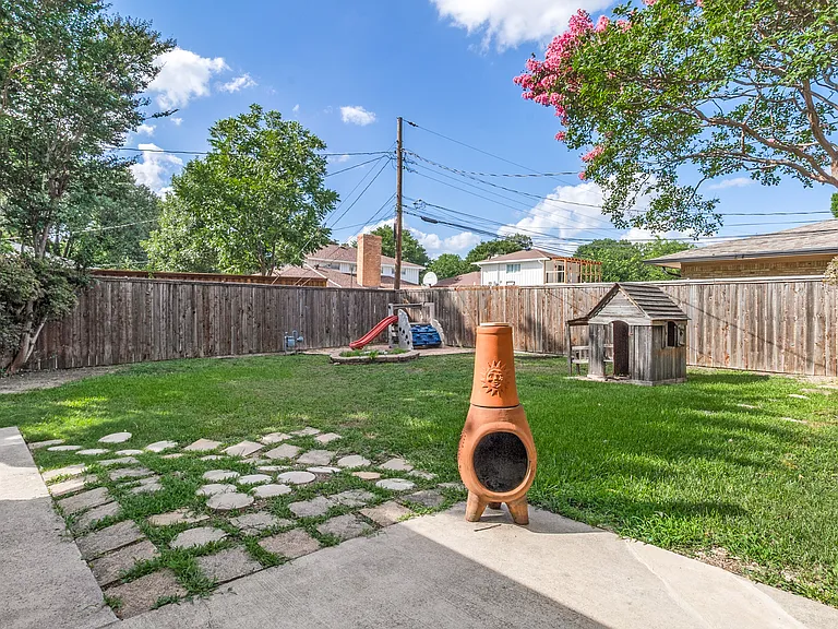 Enjoy your weekends knowing that all yard maintenance is maintained by the landlord at no extra cost.