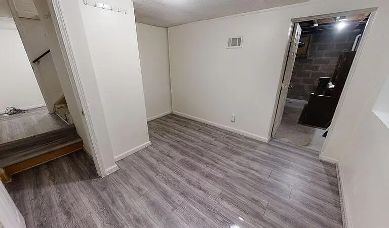 900 Woodlawn Ave #ENTIRE — Photo 8