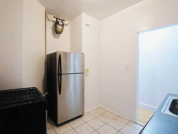 4th image of 26 Saint Nicholas Pl Floor 2