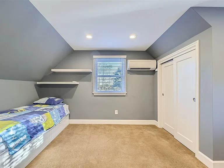 6202 38th Ave NE — Photo 15