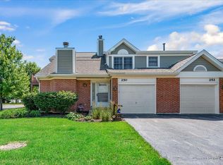 250 Allegro Ln, Carol Stream, IL 60188