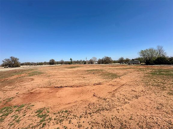 4th image of County St #2988