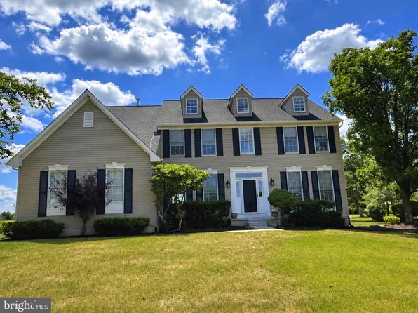 5 Dorchester Ln, Newtown, PA 18940