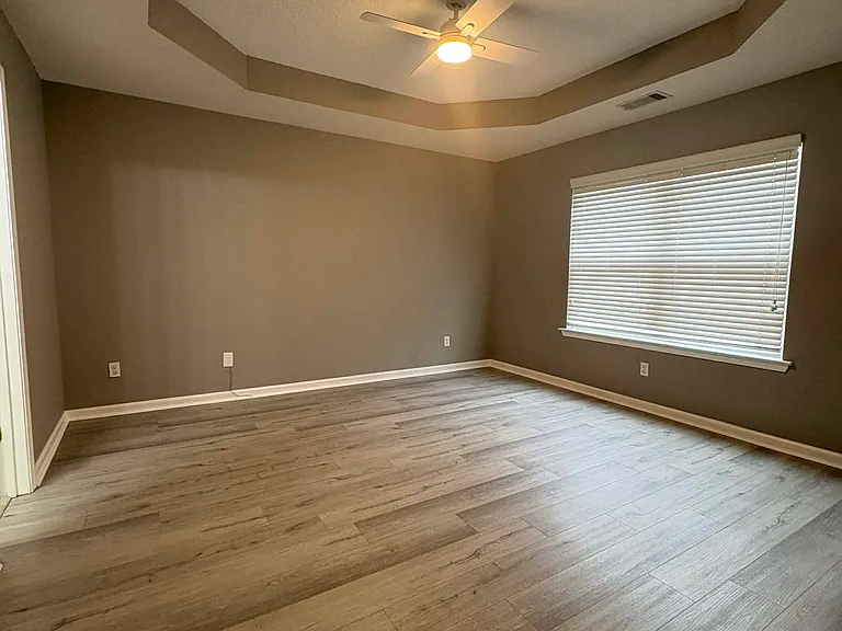 4902 Larkspur Ln — Photo 8