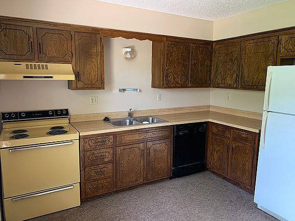 Eat in kitchen,no ref