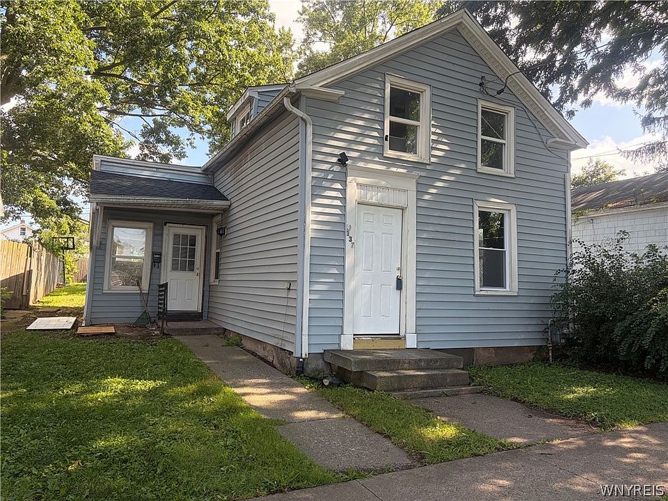 1st image of 137 Chestnut St