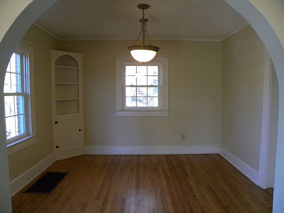 Full dining room off kitchen