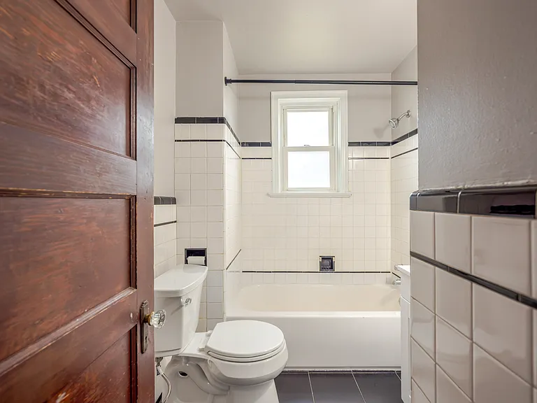 4724 Blaine St NE — Photo 8