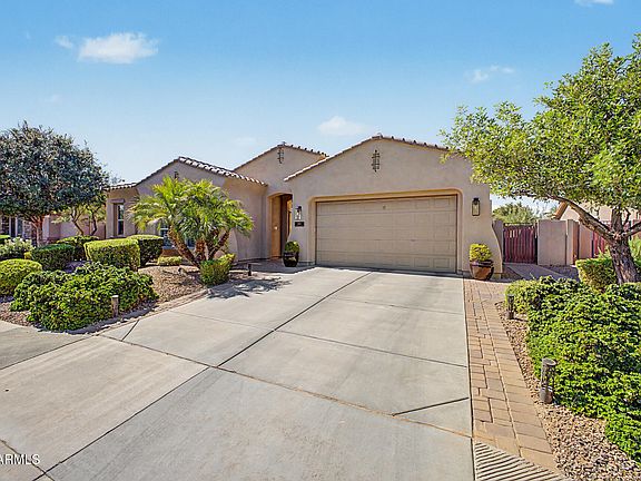 3rd image of 3916 E BEECHNUT Place
