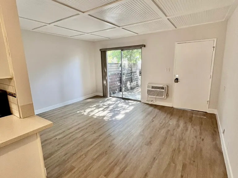 726 N Alfred St — Photo 4