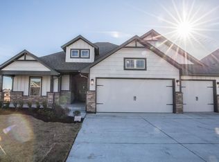 912 NW 34th St, Moore, OK 73160