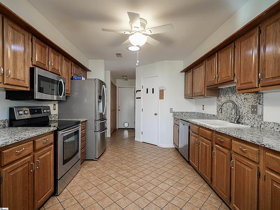5th image of 204 Creek Forest Dr