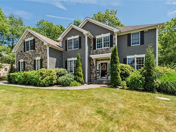 2nd image of 470 Sylvan Ct