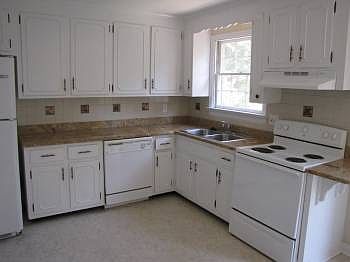 2nd image of 1911 Cambridge Ct