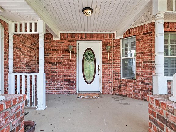 3rd image of 514 N Garza Rd